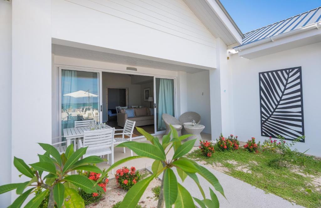 Le Nautique Luxury Beachfront Apartments