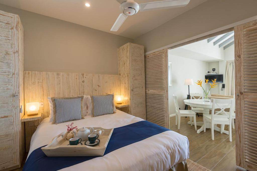 Le Nautique Luxury Beachfront Apartments