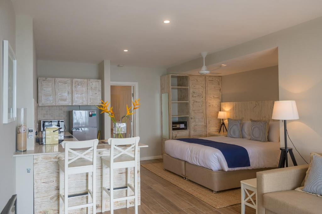 Le Nautique Luxury Beachfront Apartments