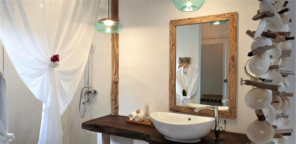 Bliss Hotel Praslin 3*