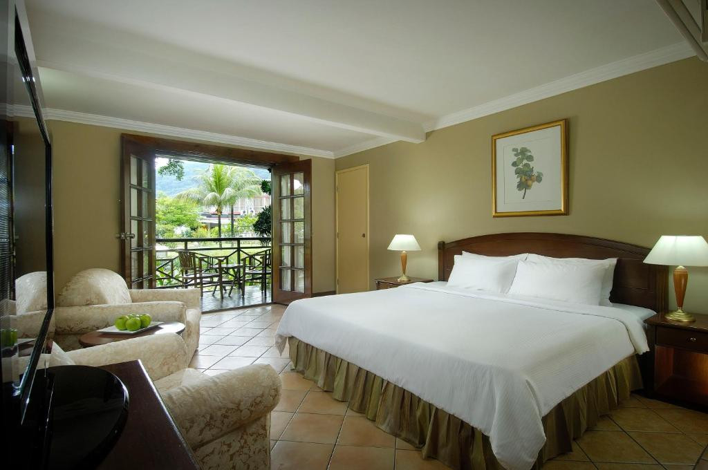 Berjaya Beau Vallon Bay Resort & Casino 4*