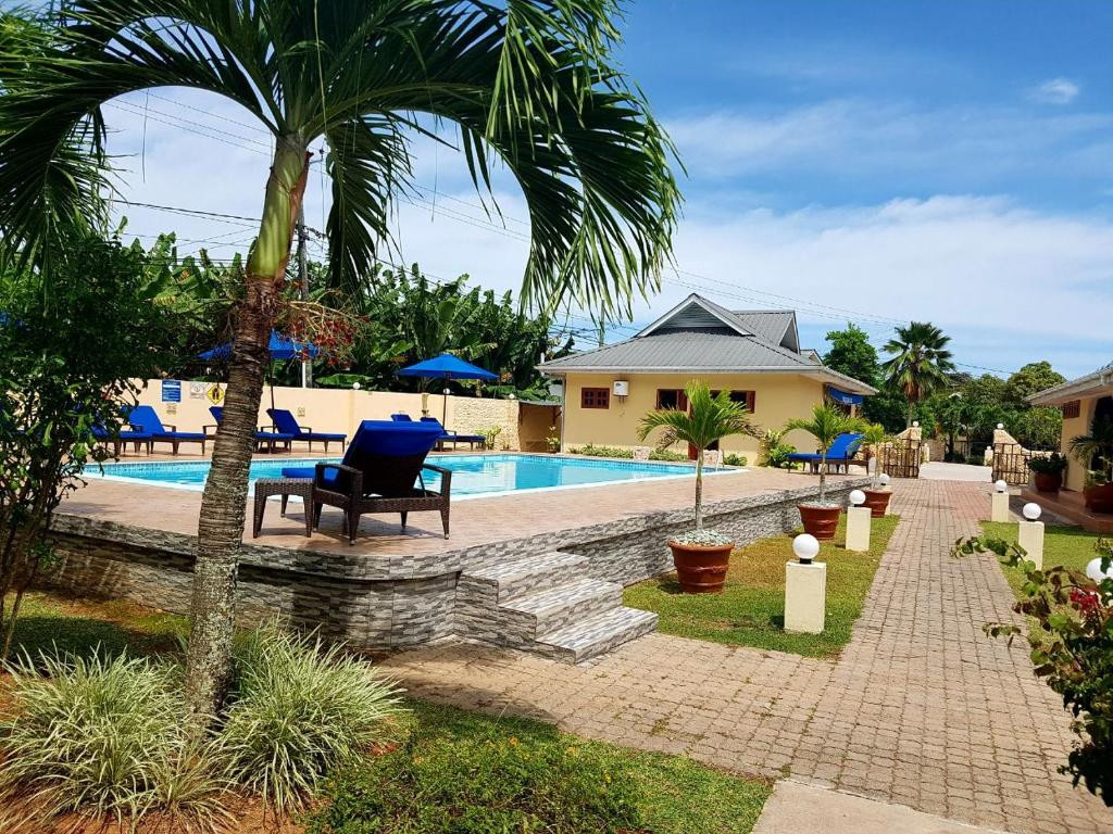 Britannia Hotel 2*