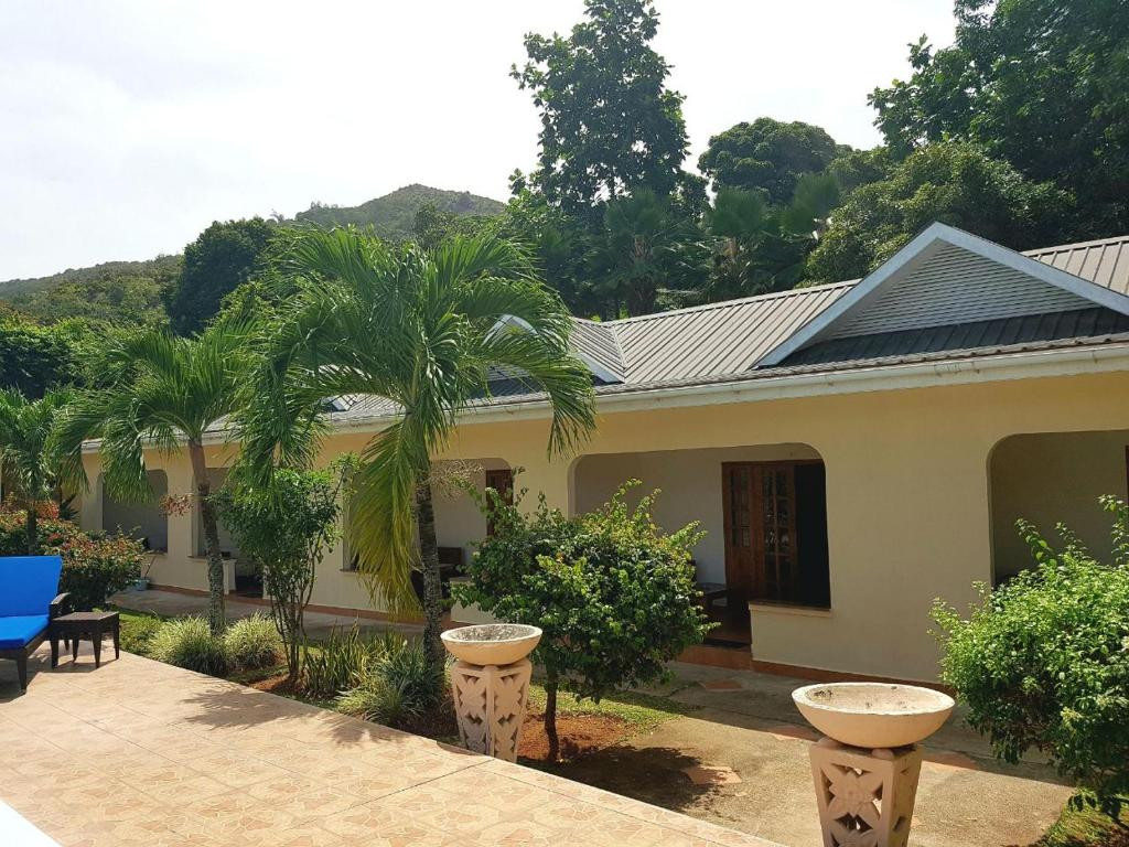Britannia Hotel 2*
