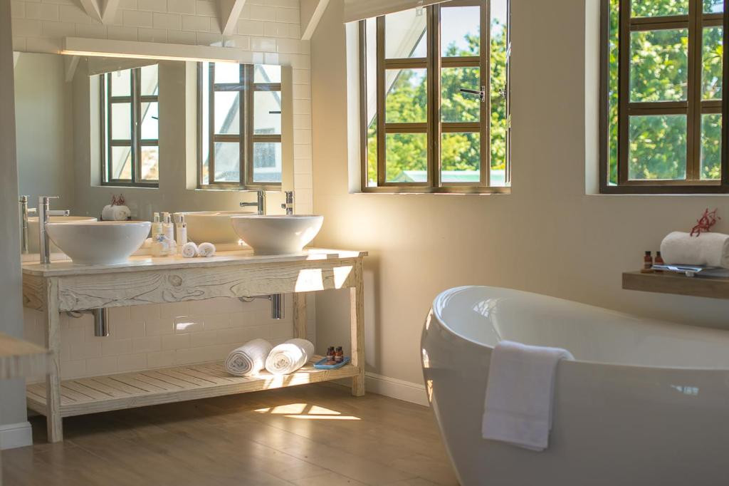 Le Nautique Luxury Waterfront Hotel 4*