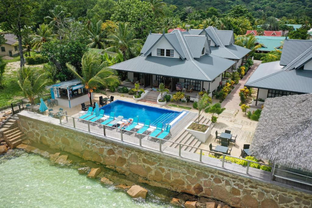 Le Nautique Luxury Waterfront Hotel 4*