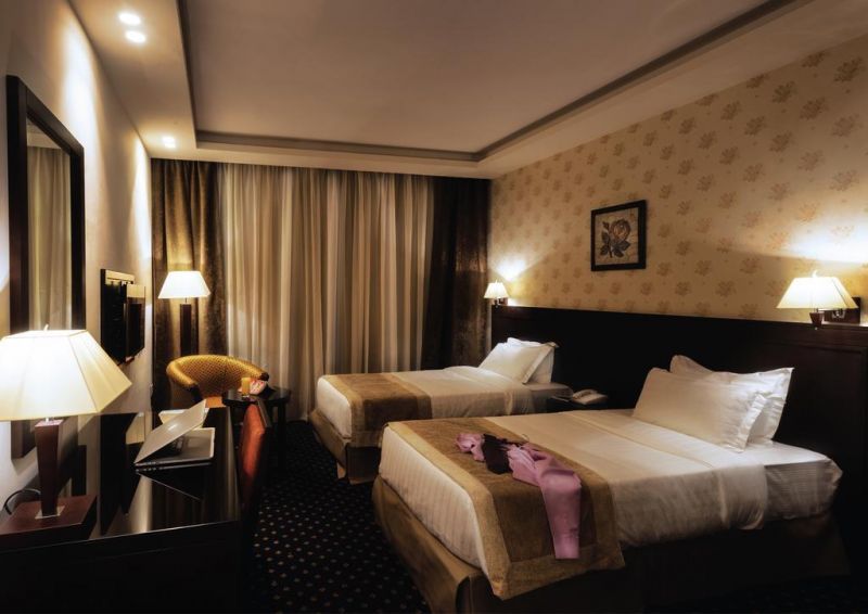 Seven Roses Hotel 4*