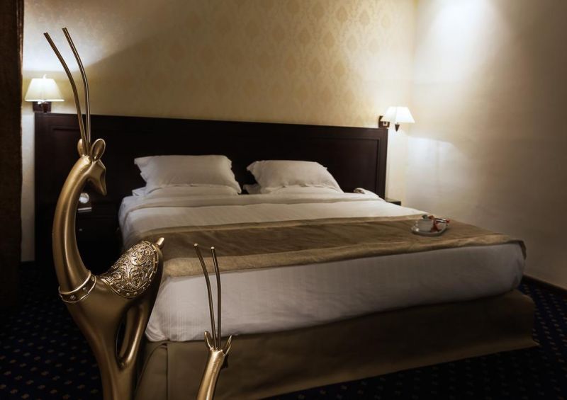 Seven Roses Hotel 4*