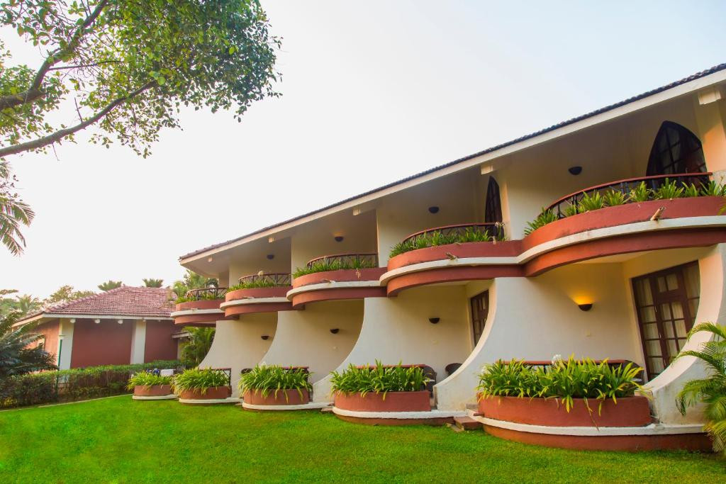 Caravela Beach Resort (Ex. Ramada Caravella) 4*