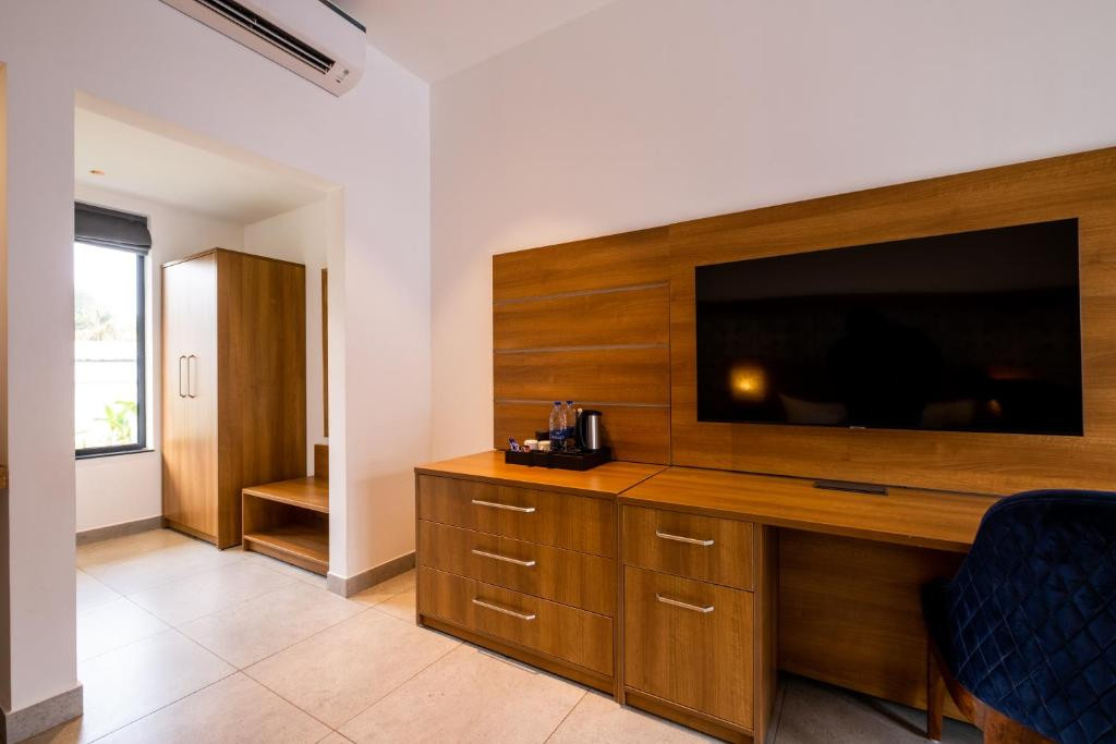 Chalston Beach Resort 3*