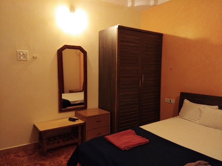 Hills Den Guest House 1*