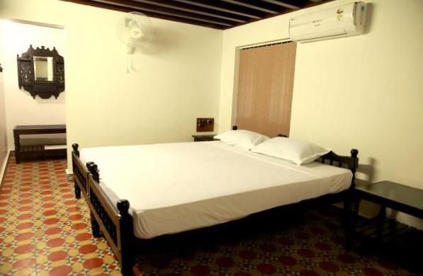 Perumbayil Ayurveda Mana 2*