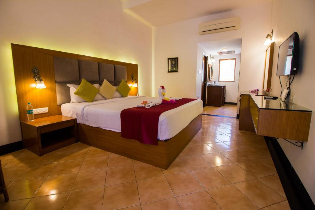 Shikara Beach Resort (Ex. Luisa By The Sea) 3*