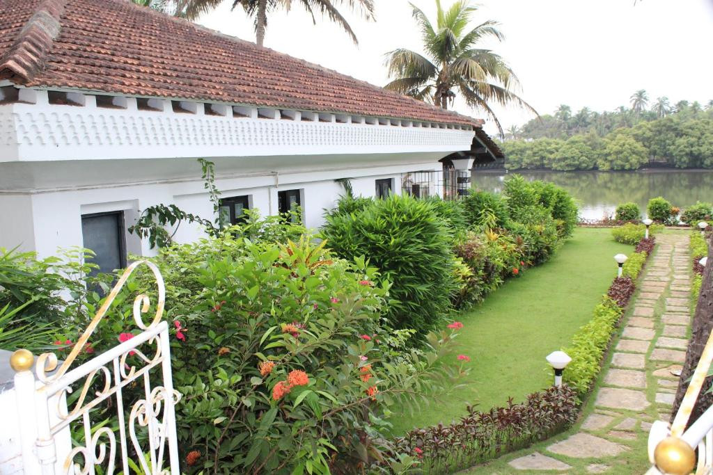 Shikara Beach Resort (Ex. Luisa By The Sea) 3*