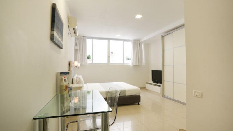 Sea Land Apartments