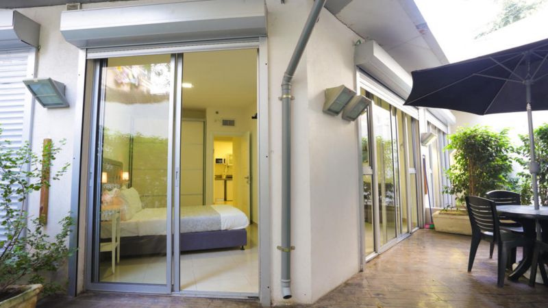 Sea Land Apartments