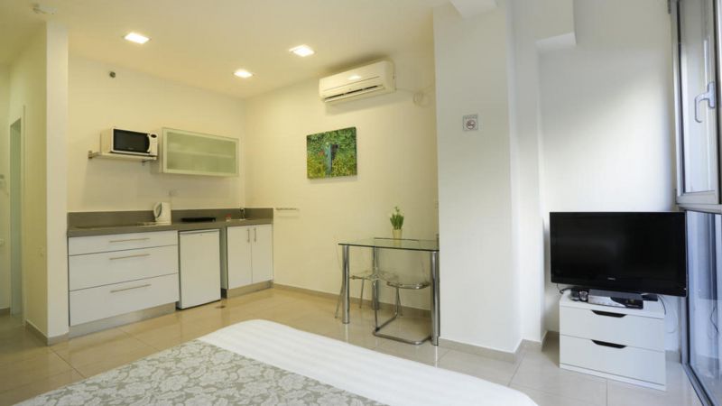 Sea Land Apartments