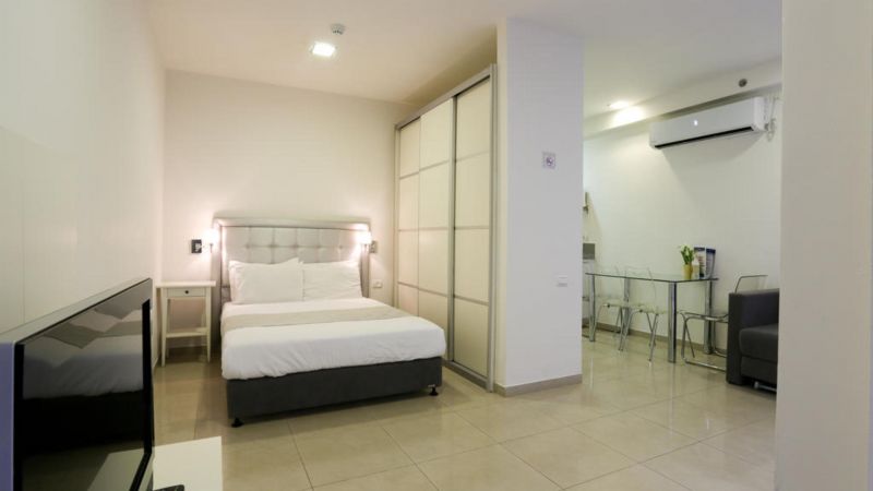Sea Land Apartments