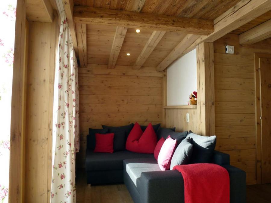Anton Wallner Apt 2*