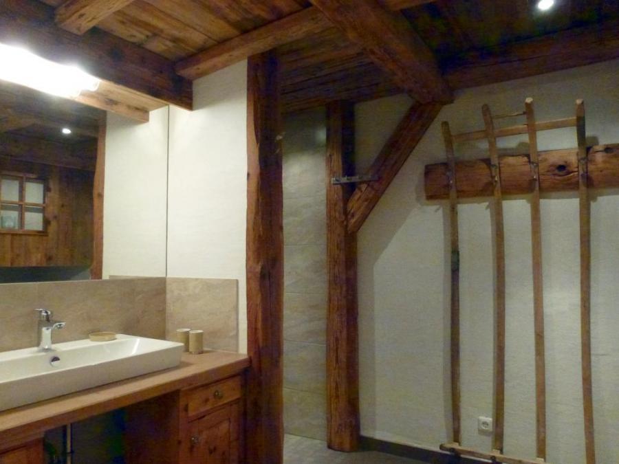 Anton Wallner Apt 2*