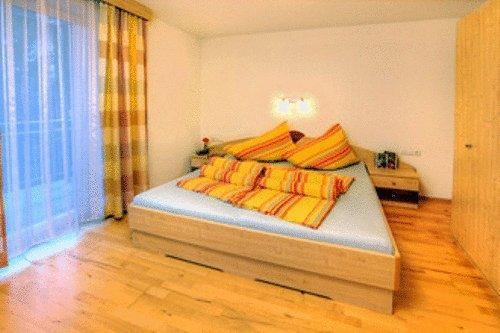 Avenzio Apt 2*