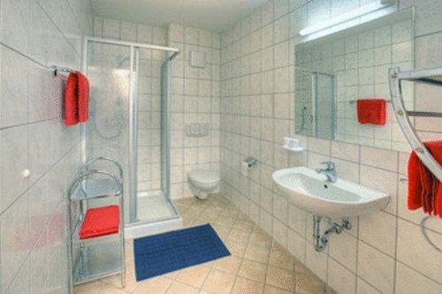 Avenzio Apt 2*