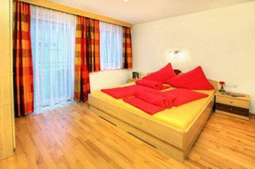 Avenzio Apt 2*
