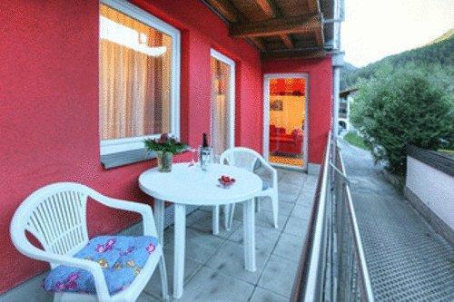 Avenzio Apt 2*