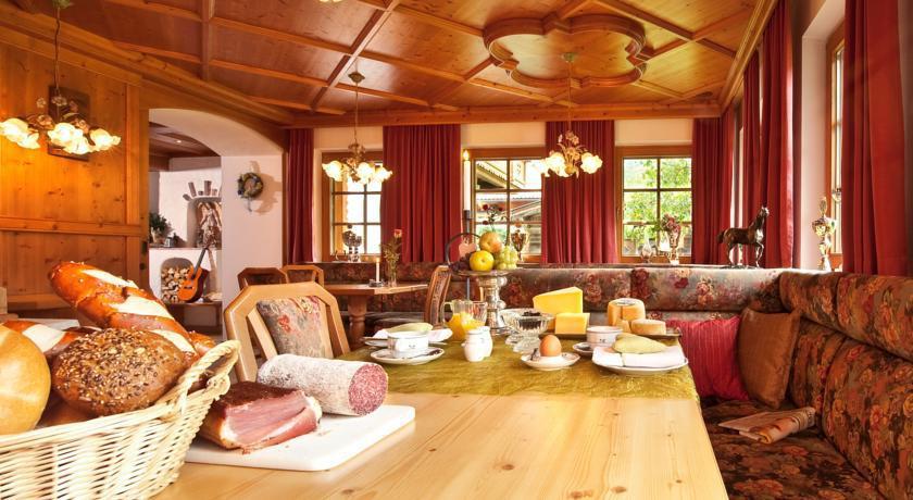 Bruggerhof Pension 3*