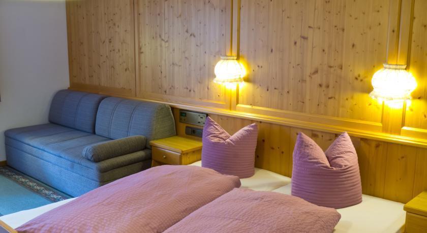 Haus Dorfplatz Galtuer 3*