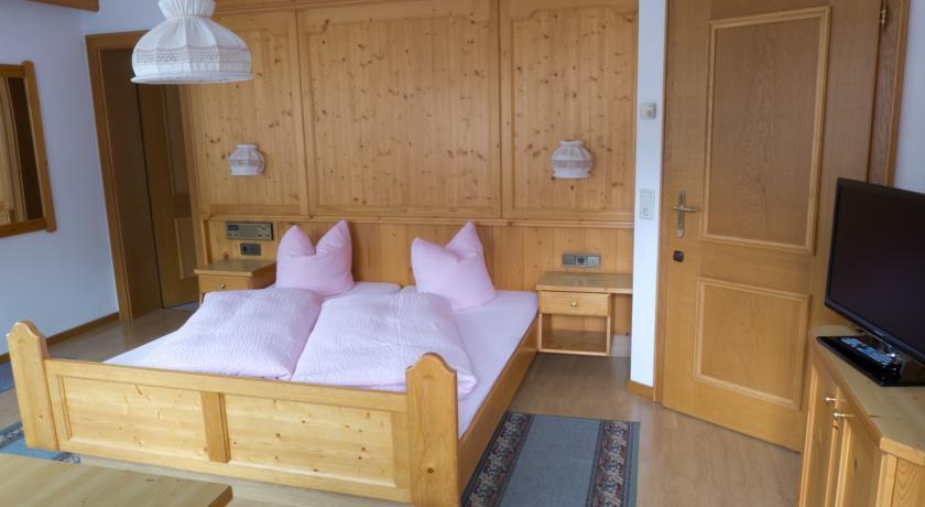 Haus Dorfplatz Galtuer 3*