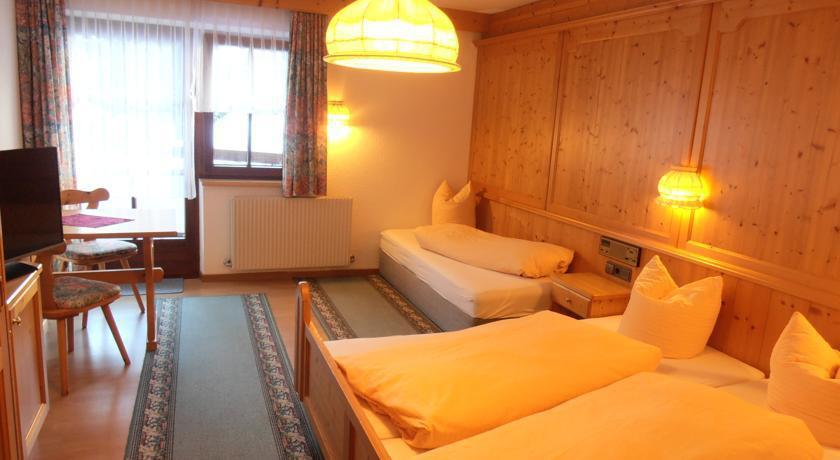 Haus Dorfplatz Galtuer 3*