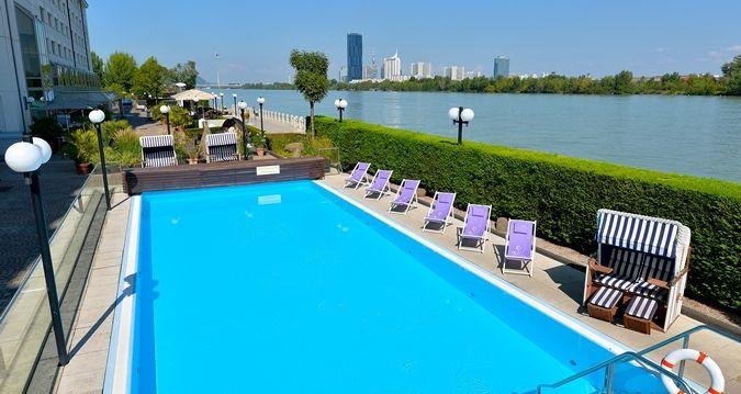 Hilton Vienna Danube Waterfront Hotel 4*