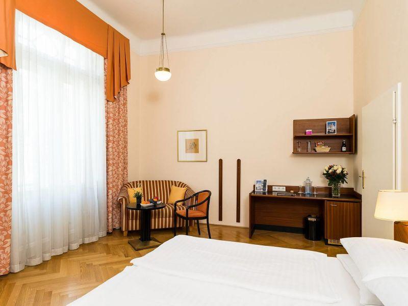 Johann Strauss 4*