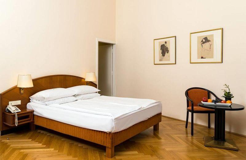 Johann Strauss 4*