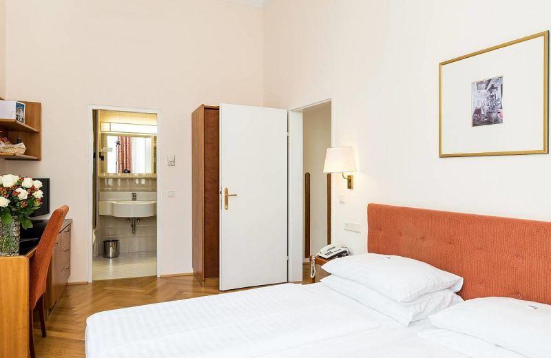 Johann Strauss 4*