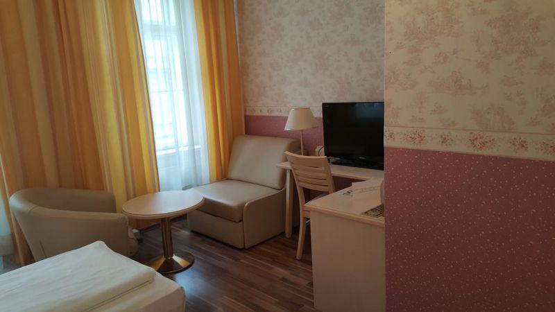 Kugel Hotel 3*