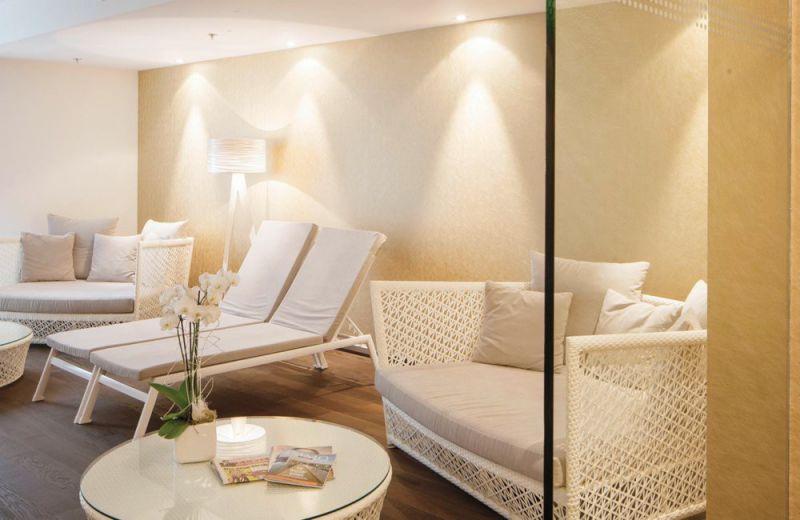 Radisson Blu Park Royal Palace (Ex. Austria Trend Park Royal Palace) 4*