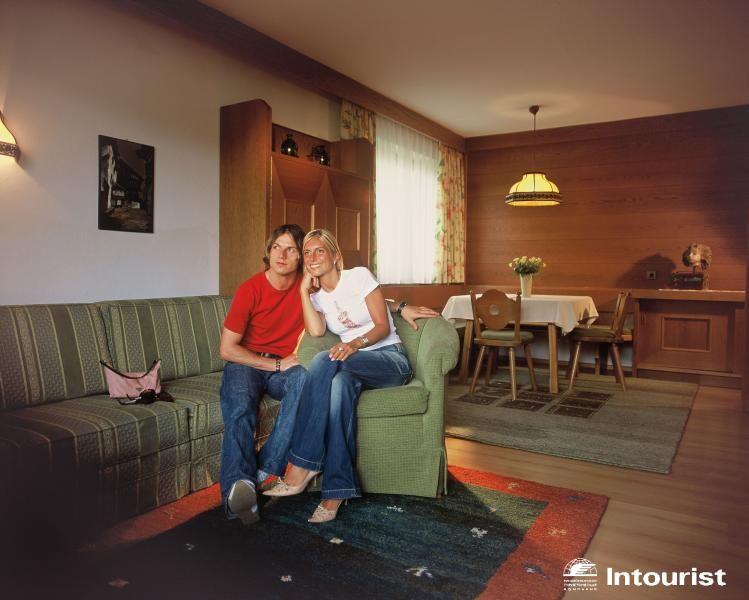 Solstein Apt 2*