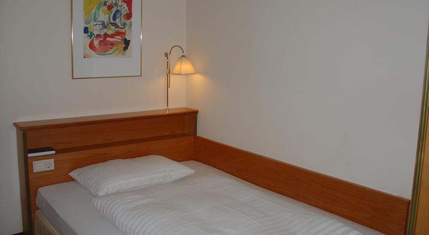 Tourotel Mariahilf 4*