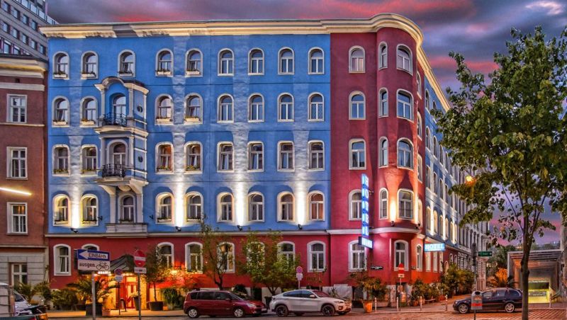 Urania Hotel 3*