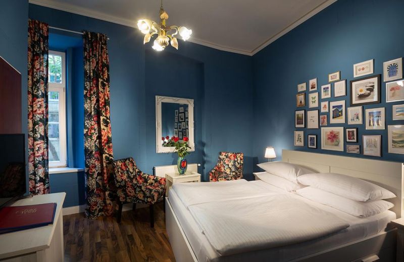 Urania Hotel 3*