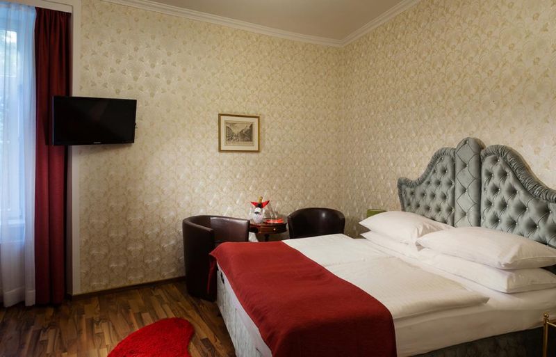 Urania Hotel 3*