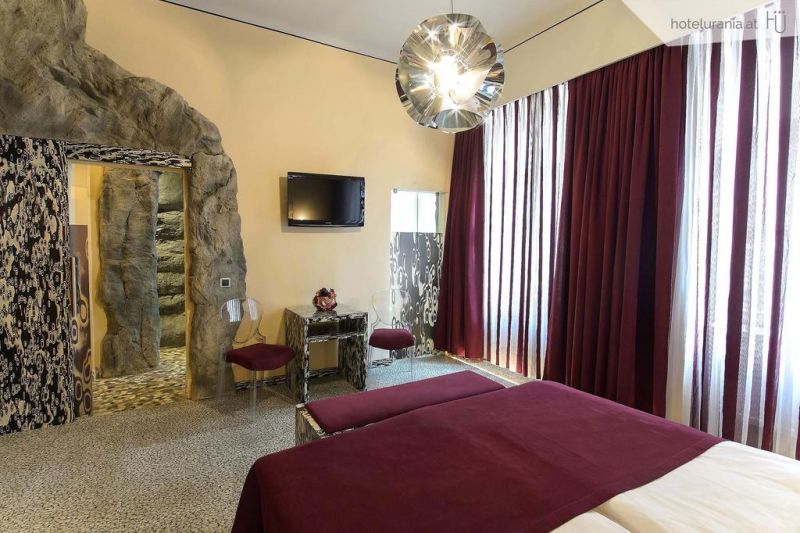 Urania Hotel 3*