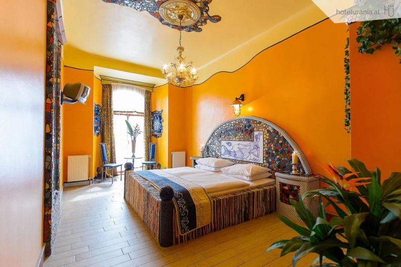 Urania Hotel 3*