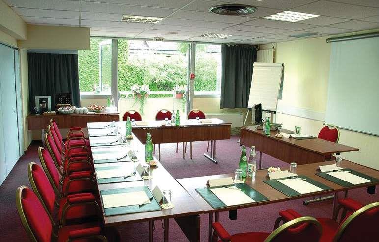 Alliance Porte De Saint Ouen (Ex. Holiday Inn Garden Court Porte De Saint Ouen) 3*