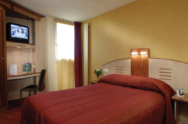 Alliance Porte De Saint Ouen (Ex. Holiday Inn Garden Court Porte De Saint Ouen) 3*