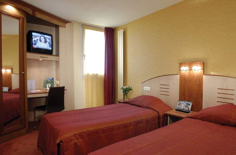 Alliance Porte De Saint Ouen (Ex. Holiday Inn Garden Court Porte De Saint Ouen) 3*
