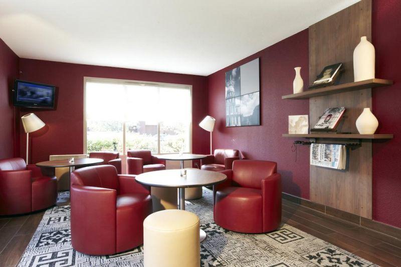 Campanile Taverny 3*