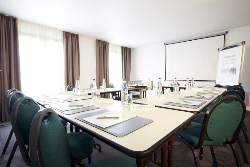 Campanile Taverny 3*