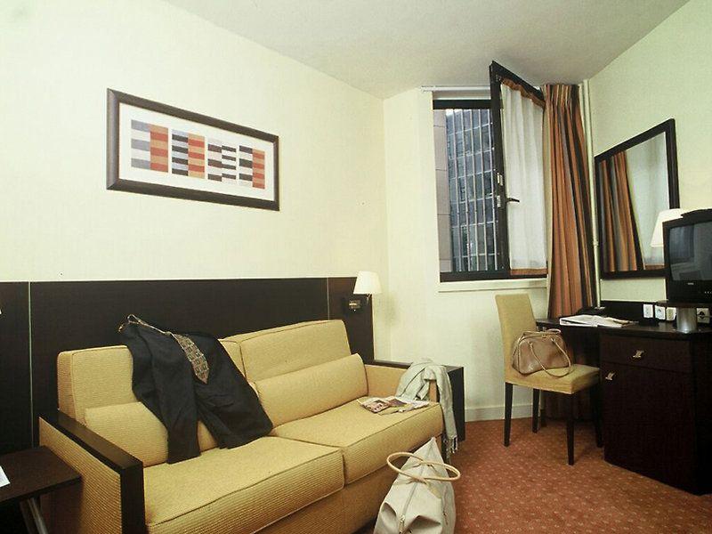 Citadines Paris La Defense 3*